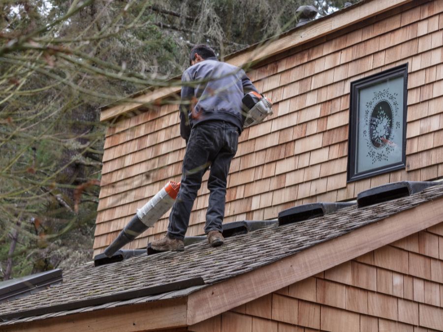 Roof Blowing From Bulls Eye Clean Windows
